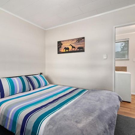 Relax Lakeside - Lake Rotoiti Bach Exterior photo
