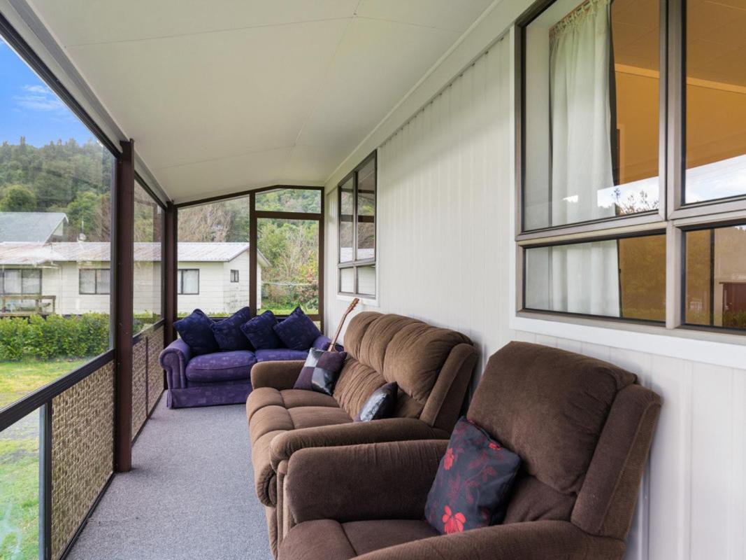 Relax Lakeside - Lake Rotoiti Bach Exterior photo